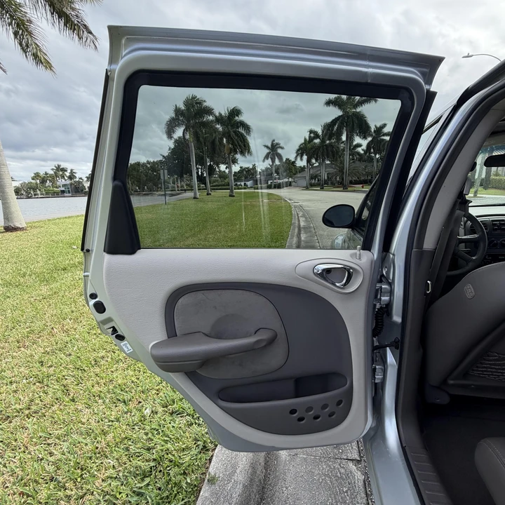 2001 Chrysler PT Cruiser - Image 15 of 21