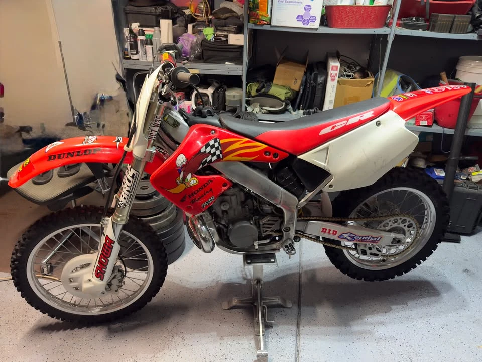 2001 Honda CR - Image 2 of 8