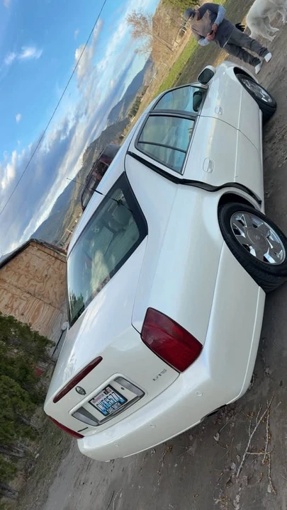 2001 Cadillac DeVille 8th Gen - Image 2 of 3