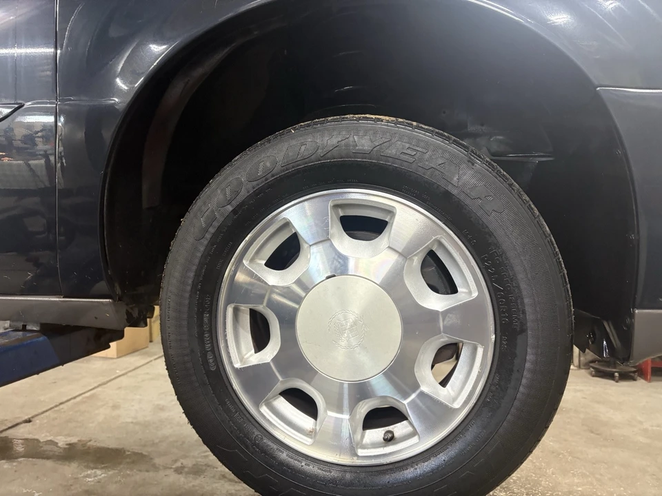2001 Cadillac DeVille 8th Gen - Image 4 of 20