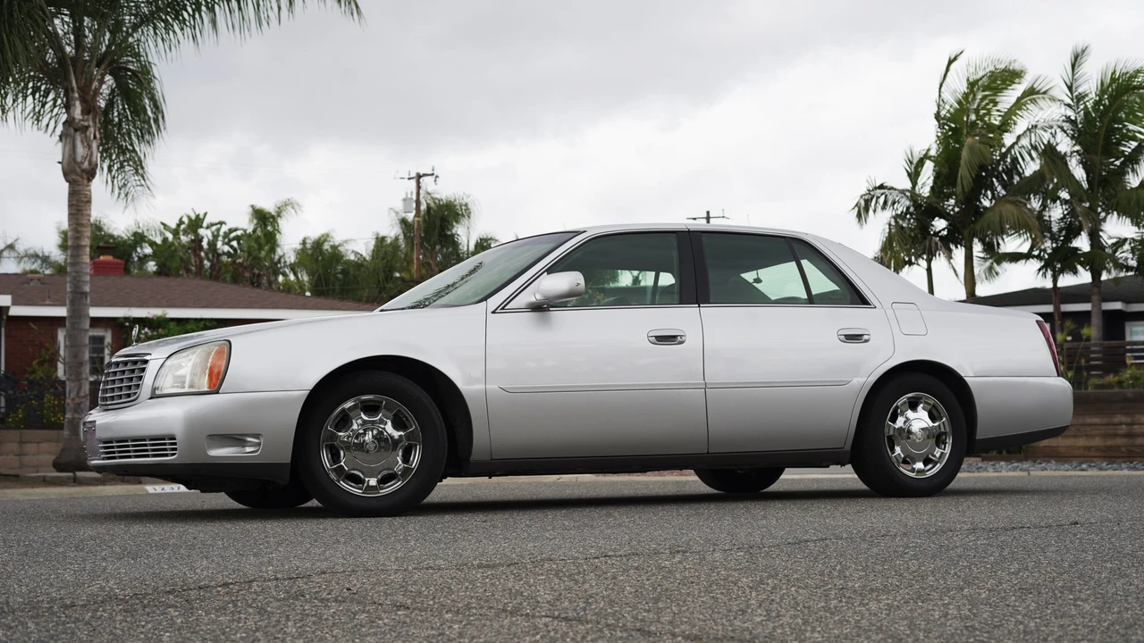 2001 Cadillac DeVille 8th Gen - Image 13 of 31