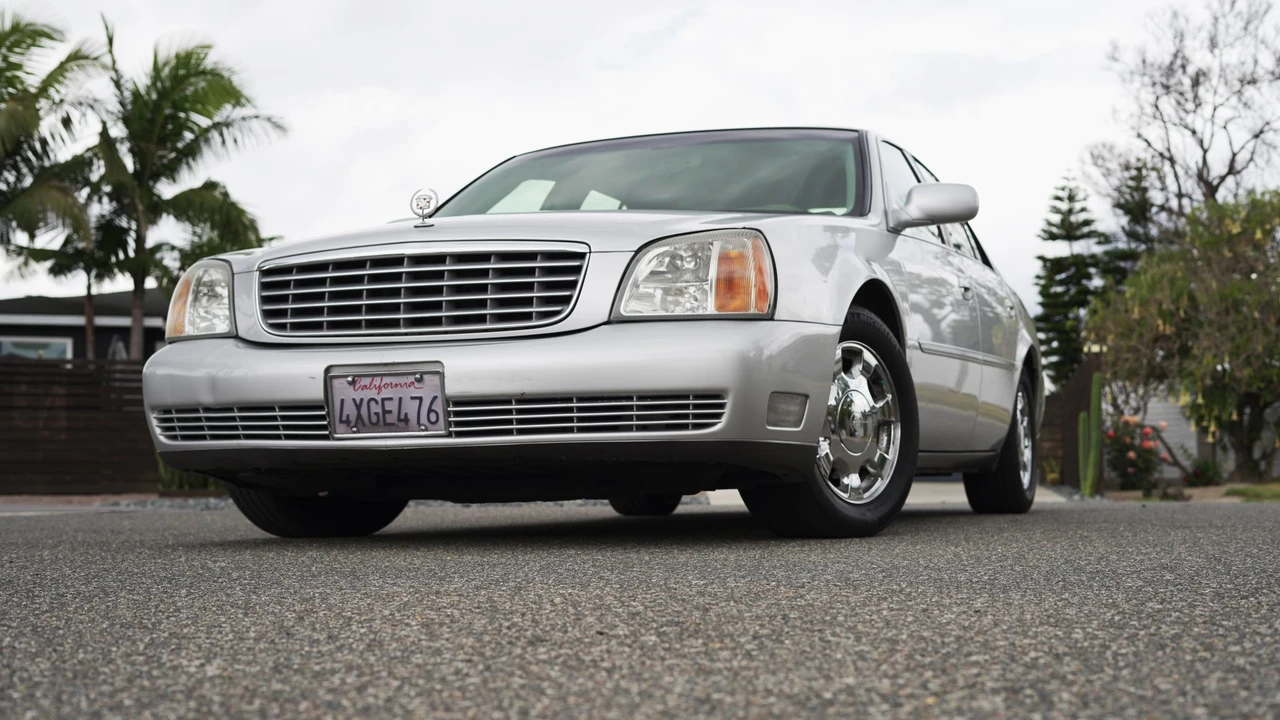 2001 Cadillac DeVille 8th Gen - Image 2 of 31