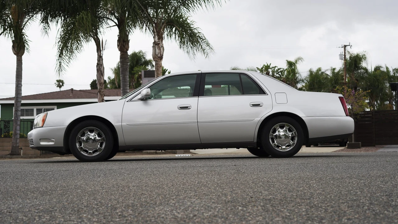 2001 Cadillac DeVille 8th Gen - Image 14 of 31