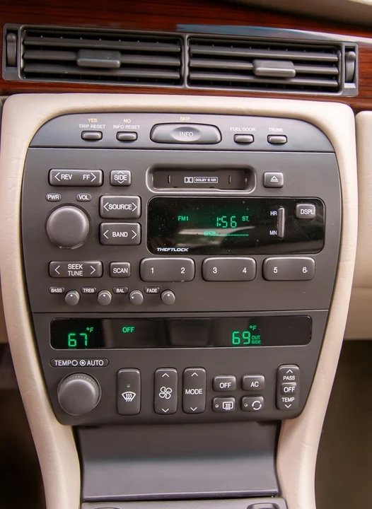 2001 Cadillac Eldorado 12th Gen - Image 17 of 19
