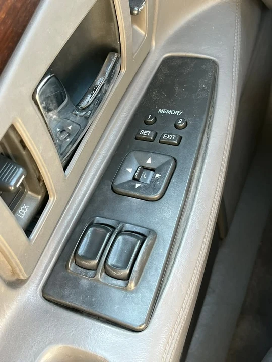 2001 Cadillac Eldorado 12th Gen - Image 16 of 18