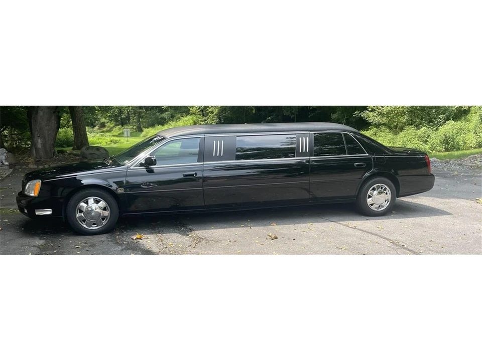 2001 Cadillac Fleetwood - Image 3 of 16