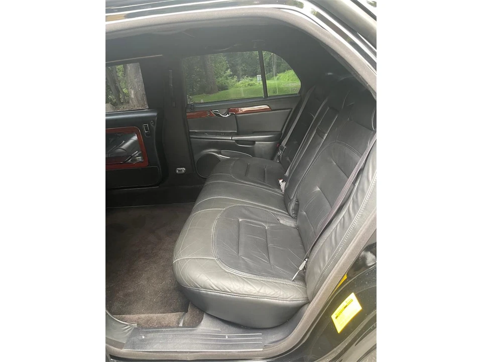 2001 Cadillac Fleetwood - Image 13 of 16