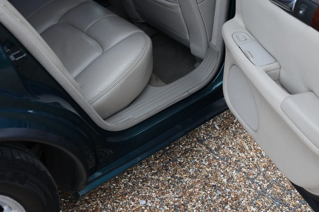 2001 Cadillac Seville - Image 29 of 30