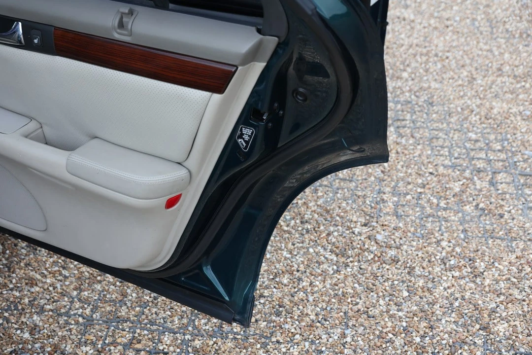 2001 Cadillac Seville - Image 28 of 30