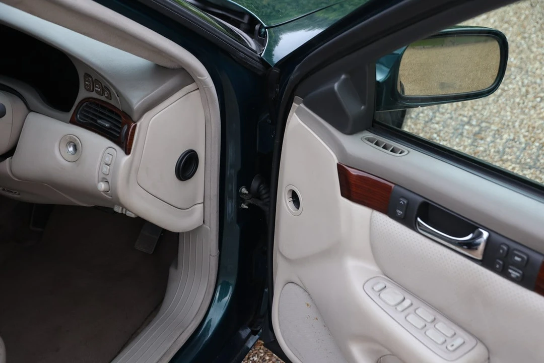 2001 Cadillac Seville - Image 15 of 30