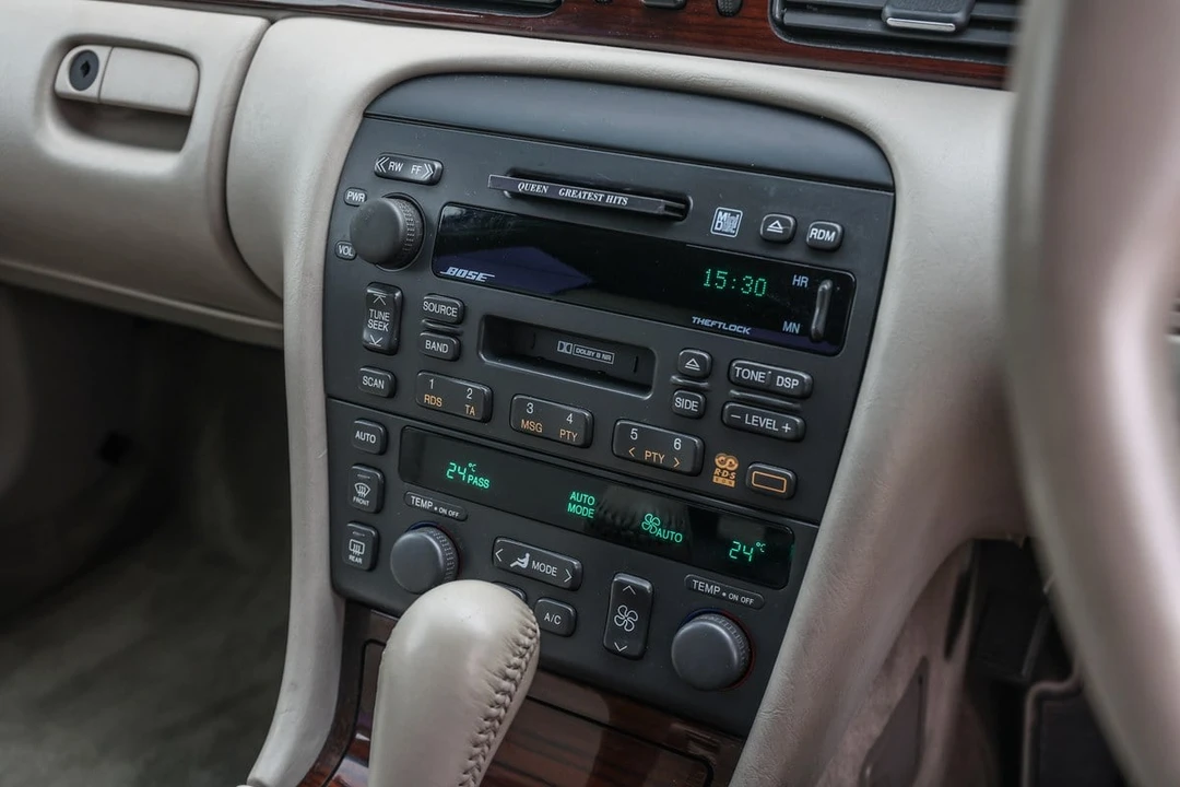 2001 Cadillac Seville - Image 14 of 30