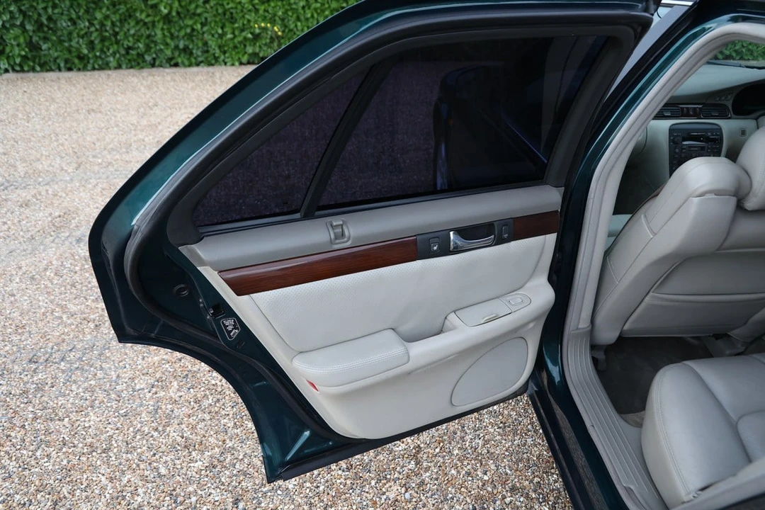 2001 Cadillac Seville - Image 24 of 30