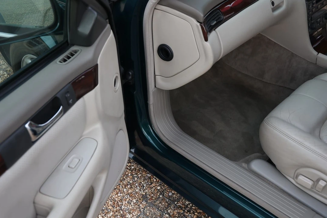 2001 Cadillac Seville - Image 21 of 30