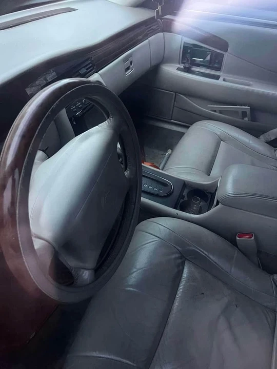 2001 Cadillac Catera - Image 6 of 7