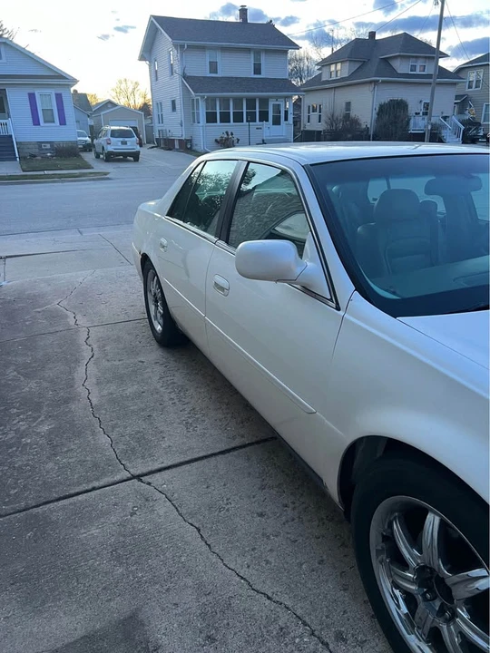 2001 Cadillac DeVille 8th Gen - Image 2 of 2