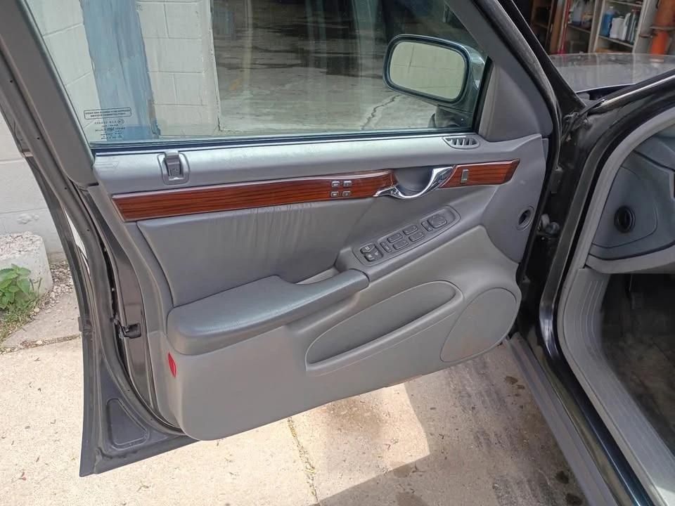 2001 Cadillac DeVille 8th Gen - Image 12 of 15