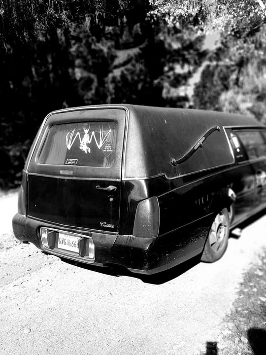 2001 Cadillac DeVille 8th Gen - Image 2 of 14