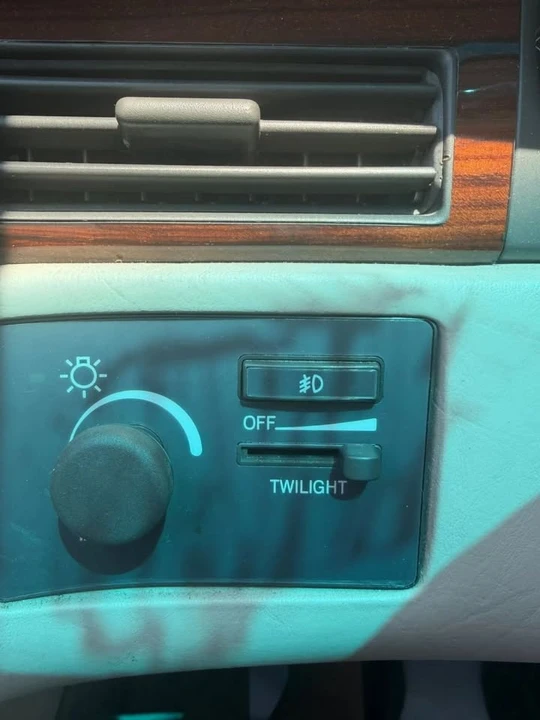 2001 Cadillac Eldorado 12th Gen - Image 14 of 20