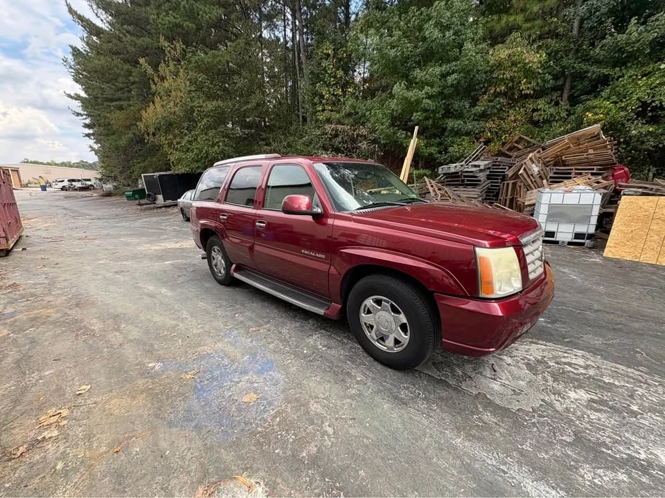 2001 Cadillac Escalade 1st Gen - Image 2 of 2