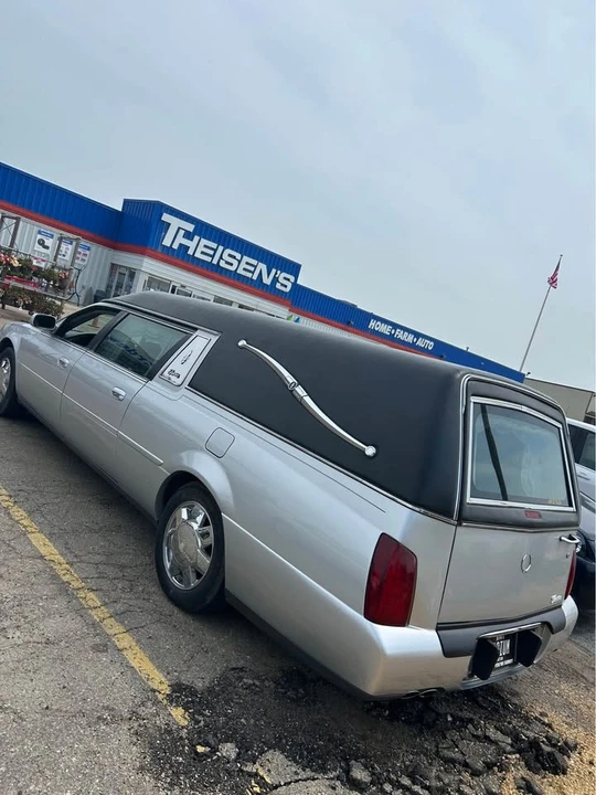 2001 Cadillac Fleetwood - Image 3 of 8