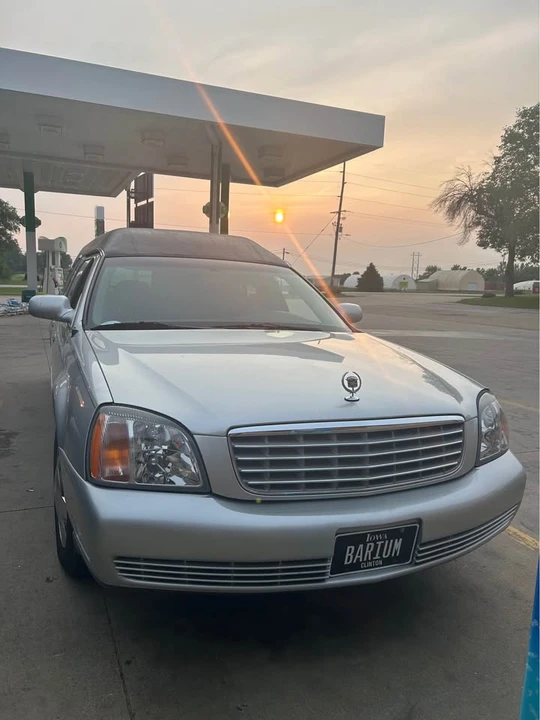 2001 Cadillac Fleetwood - Image 2 of 8
