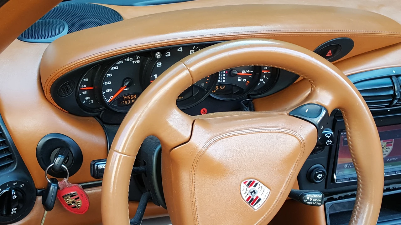 2001 Porsche 996 Carrera 4 - Image 4 of 7