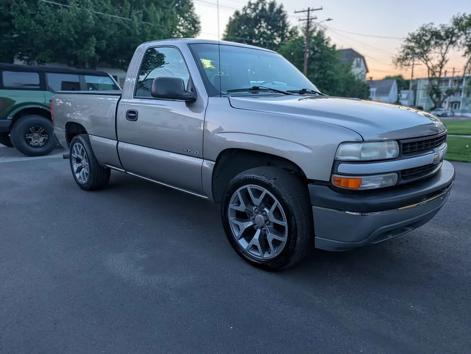 2001 Chevrolet Silverado 1st Gen - Image 2 of 10
