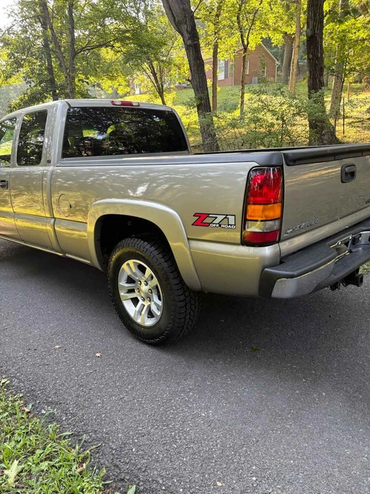 2001 Chevrolet Silverado 1st Gen - Image 2 of 13