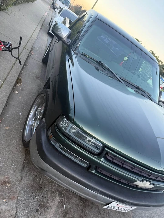 2001 Chevrolet Silverado 1st Gen - Image 2 of 6