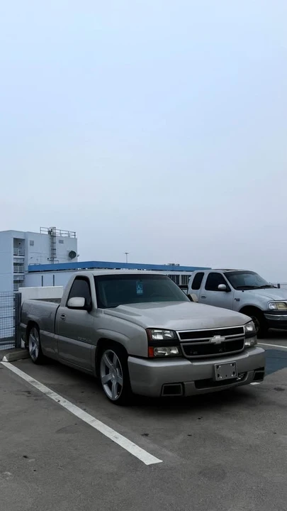 2001 Chevrolet Silverado 1st Gen - Image 2 of 9