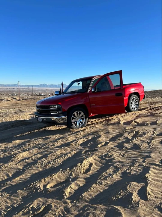 2001 Chevrolet Silverado 1st Gen - Image 2 of 9
