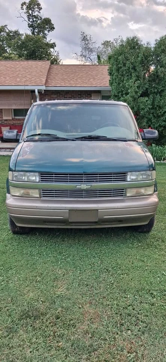2001 Chevrolet Astro - Image 2 of 20