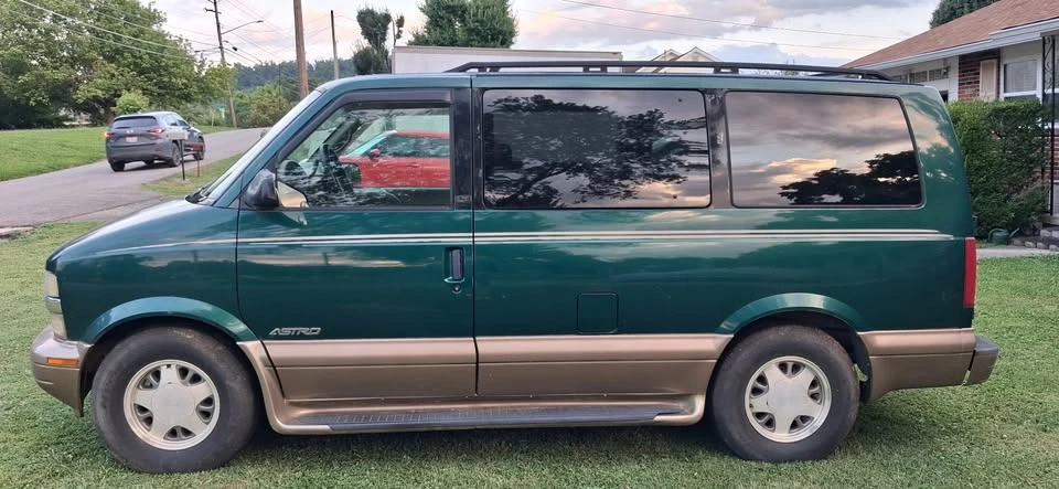 2001 Chevrolet Astro - Image 6 of 20