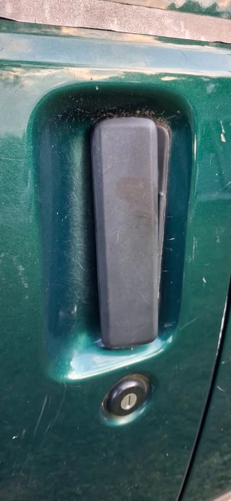 2001 Chevrolet Astro - Image 10 of 20