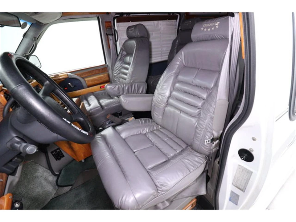 2001 Chevrolet Astro - Image 18 of 31