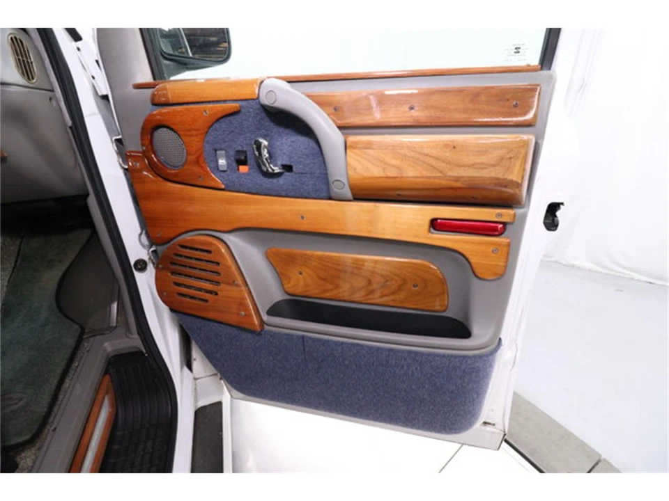 2001 Chevrolet Astro - Image 26 of 31