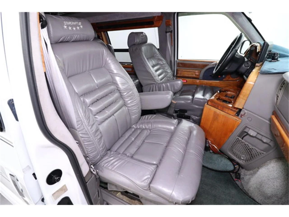 2001 Chevrolet Astro - Image 19 of 31