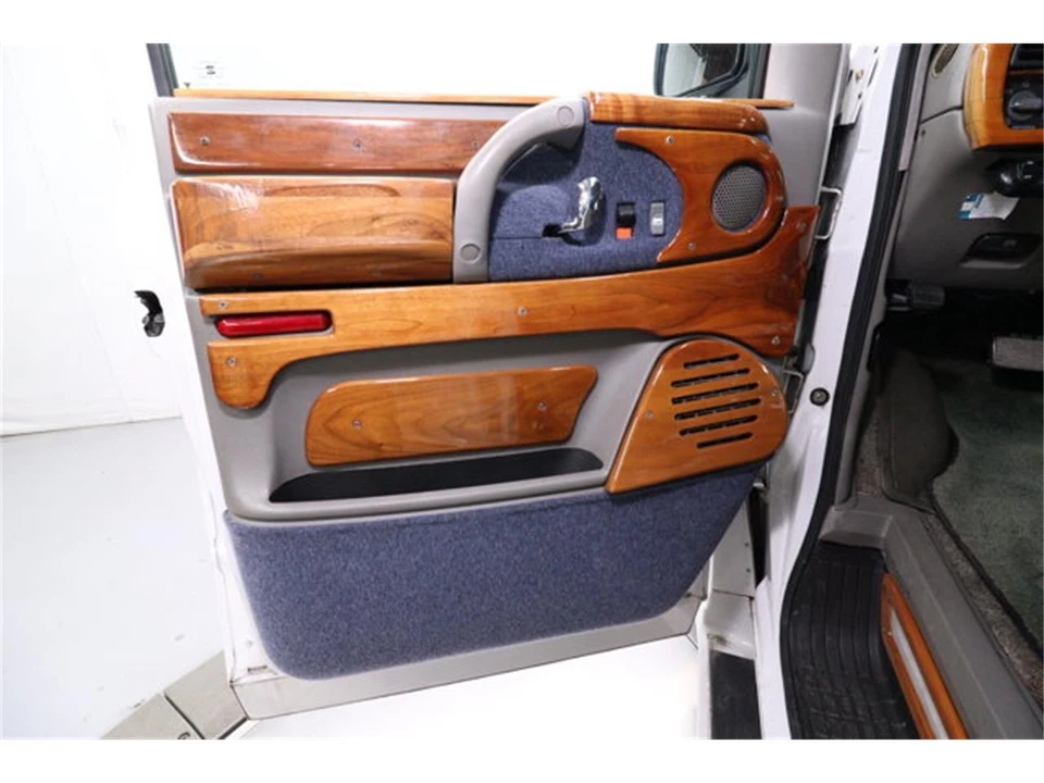 2001 Chevrolet Astro - Image 25 of 31