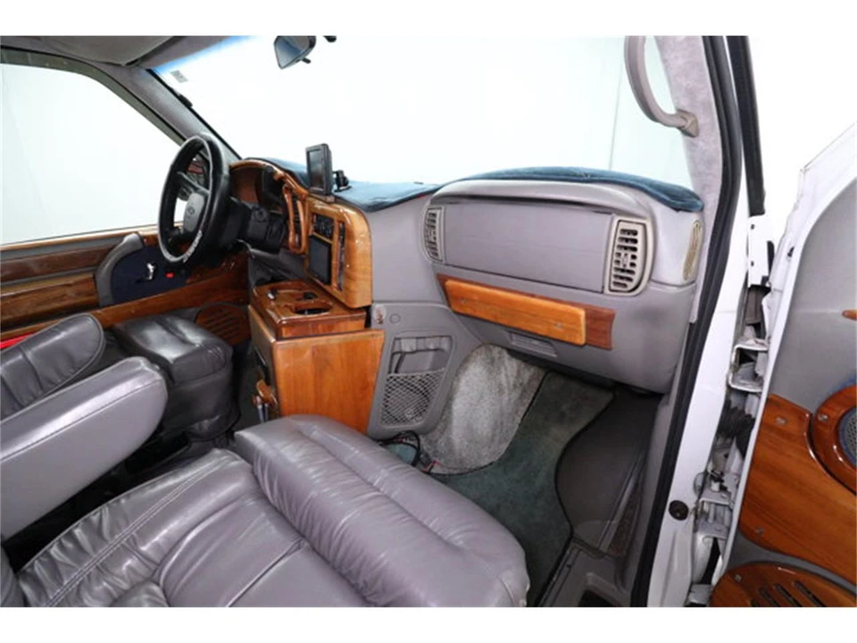 2001 Chevrolet Astro - Image 17 of 31