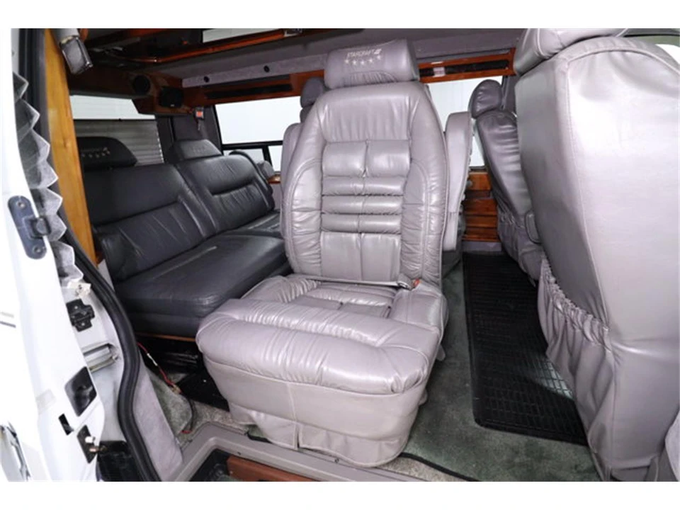 2001 Chevrolet Astro - Image 22 of 31