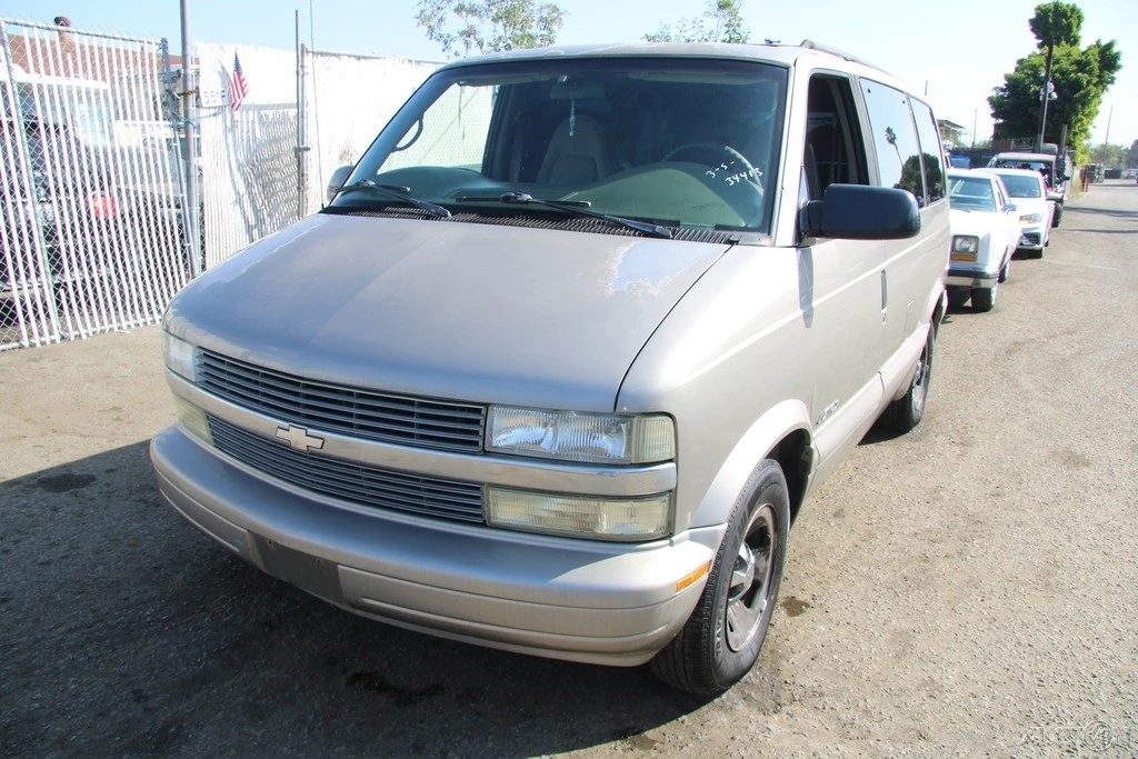 2001 Chevrolet Astro - Image 2 of 21