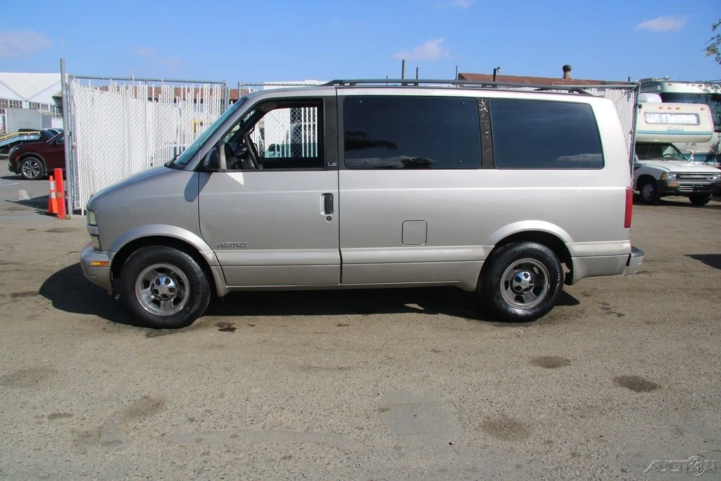 2001 Chevrolet Astro - Image 3 of 21