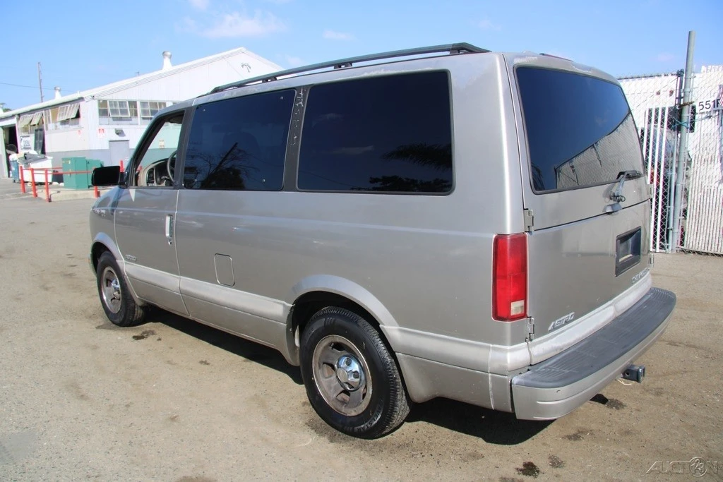 2001 Chevrolet Astro - Image 5 of 21