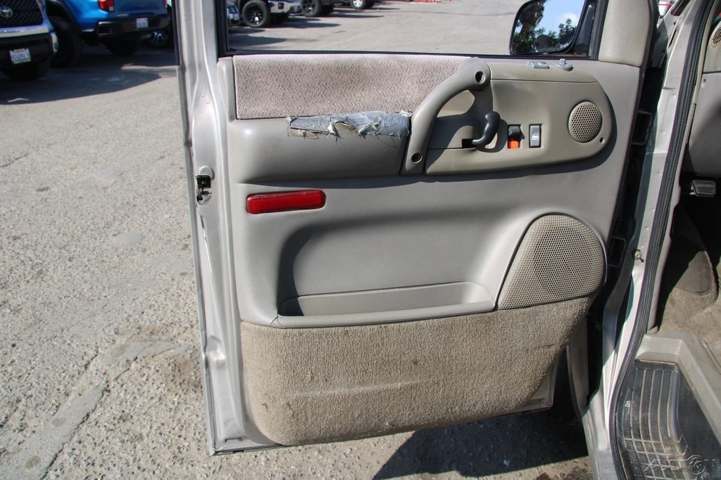 2001 Chevrolet Astro - Image 13 of 21