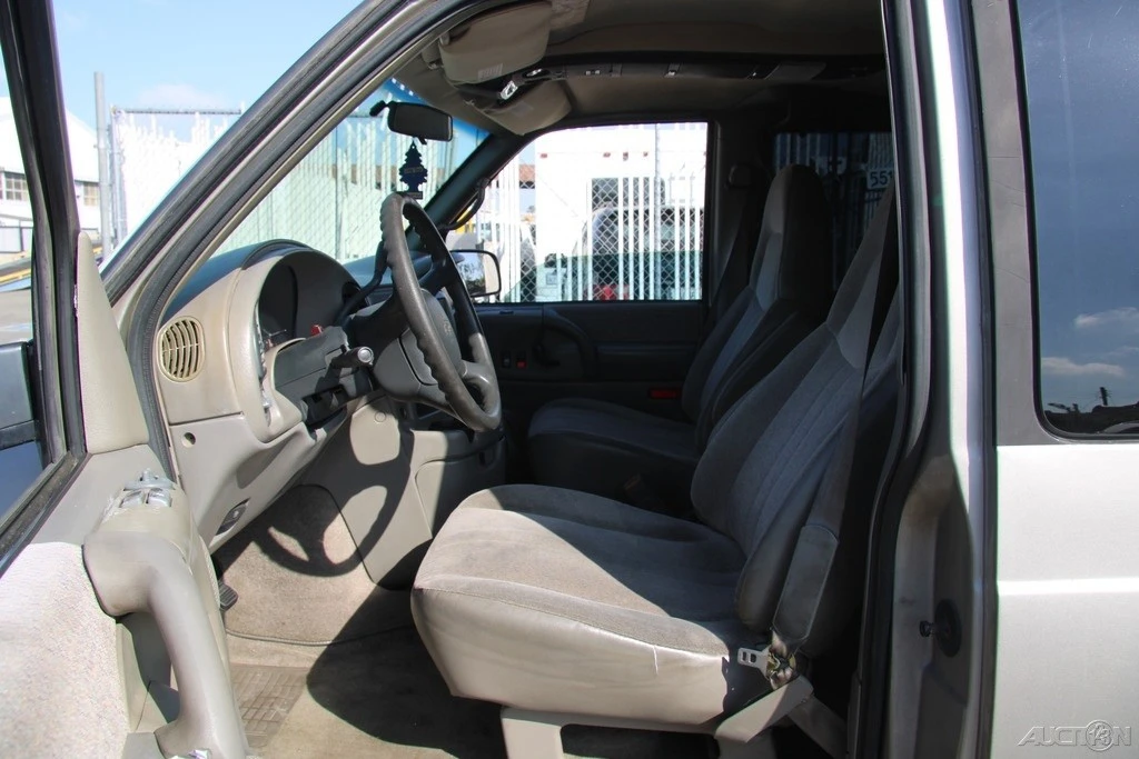 2001 Chevrolet Astro - Image 14 of 21