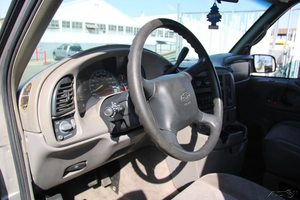 2001 Chevrolet Astro - Image 15 of 21