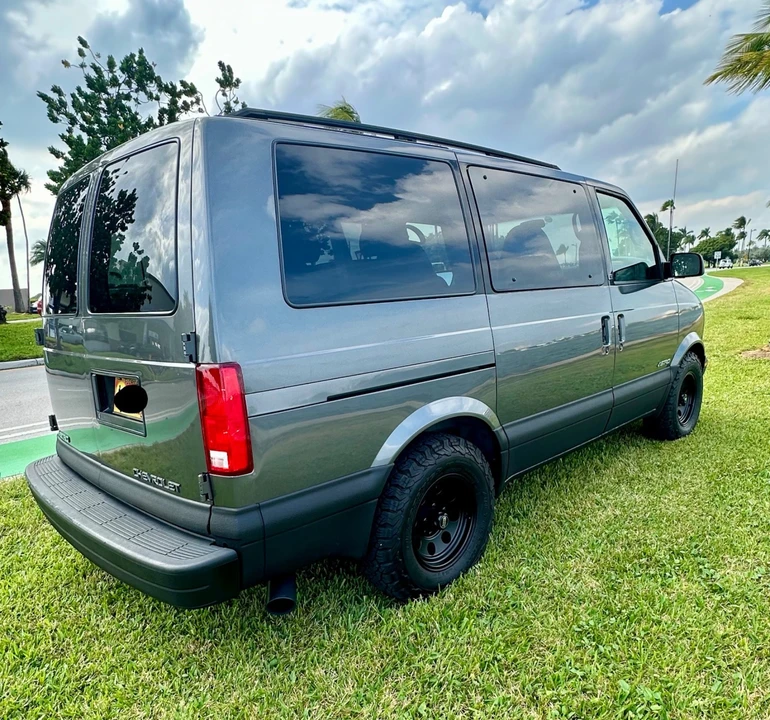 2001 Chevrolet Astro - Image 8 of 21