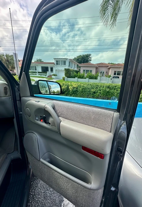 2001 Chevrolet Astro - Image 13 of 21