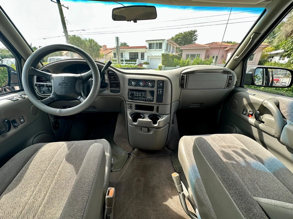 2001 Chevrolet Astro - Image 19 of 21