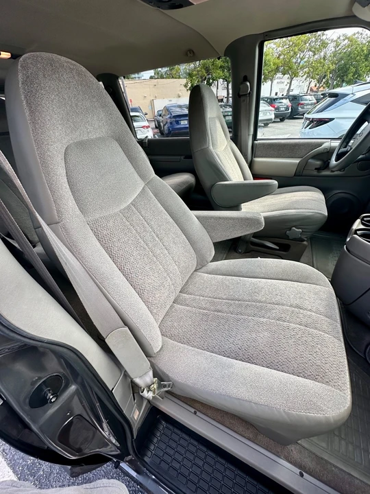 2001 Chevrolet Astro - Image 14 of 21